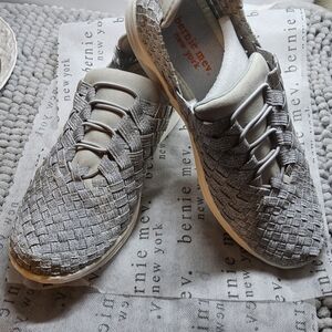NWOT EU size 39 Bernie Mev Silver Woven Memory Foam Sneakers